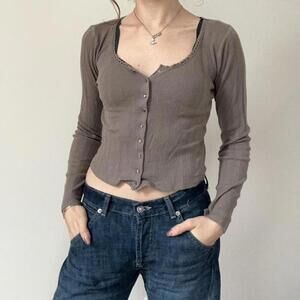 dusty brown ribbed cardigan top with beautiful buttons and scallop trim!